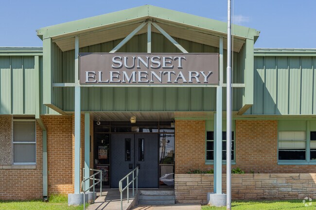 Sunset Elementary School challenges students by offering an all-encompassing curriculum.