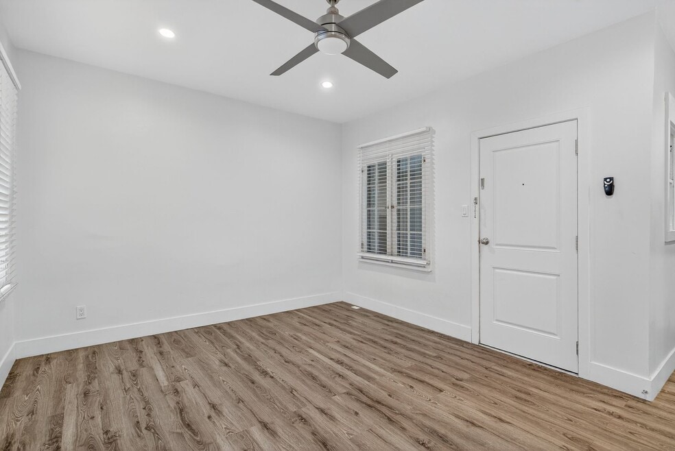 405 W 3rd St unit I, Long Beach, CA 90802 - photo 1