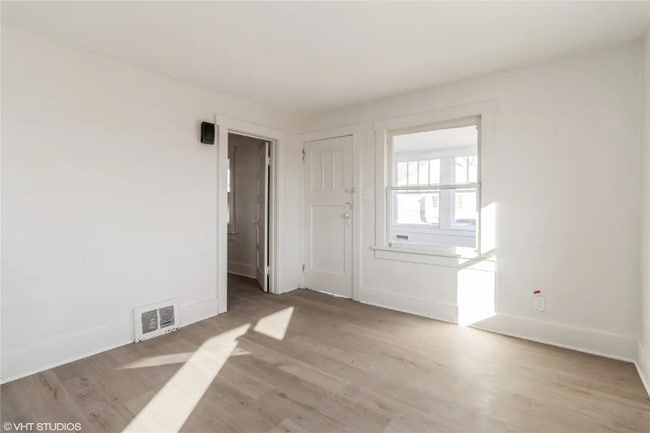 1921 Logan Ave, Des Moines, IA 50316 - photo 5