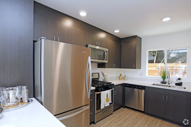 2 BR, 1.5 BA - Penthouse