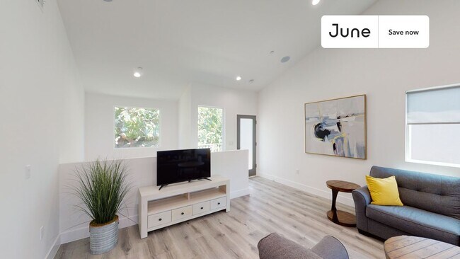 564312 Auckland Ave, Los Angeles, CA 91601 - photo 5