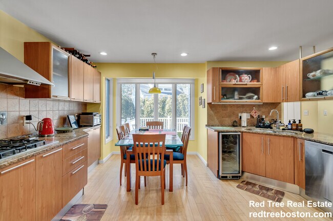 829 Chestnut St, Waban, MA 02468 - photo 5