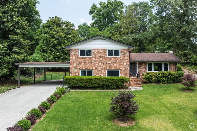 Many homes in Lindmoor Woods–Valley Brook Estates feature classic mid-century charm, with opportunities for renovation and value growth.
