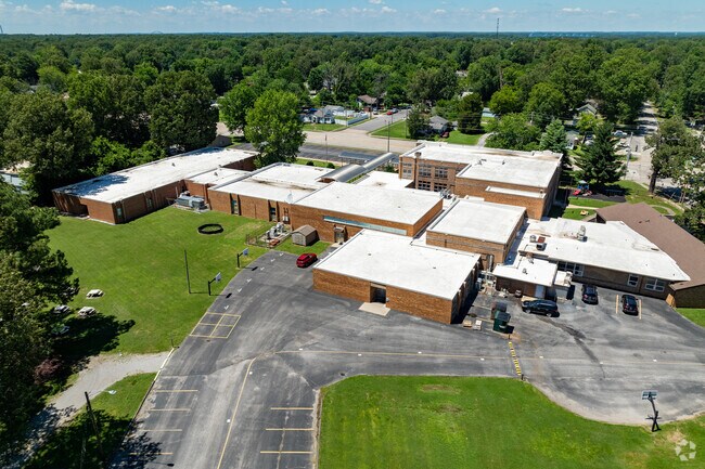 The student population of Mcnabb Elementary School is 361 and the school serves K-5.