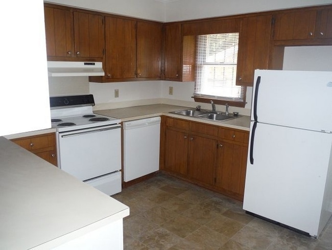 104 Cedar Ct, Greenville, NC 27858 - photo 5