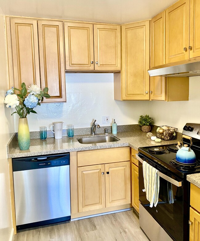 369 Palm Ave Unit 26, Oakland, CA 94610