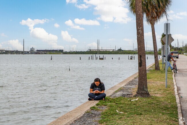 Being on the waterfront gives Palmetto Beach residents and visitors plenty of places to relax.