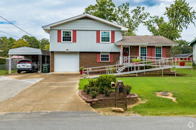 Split-level style homes can be found in the neighborhood of Dallondale.