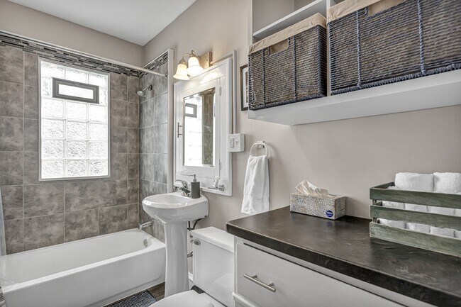 817 Bell Ave unit CDB Upper, Sheboygan, WI 53083 - photo 6