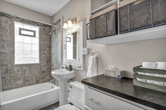 817 Bell Ave unit Upper, Sheboygan, WI 53083 - photo 6