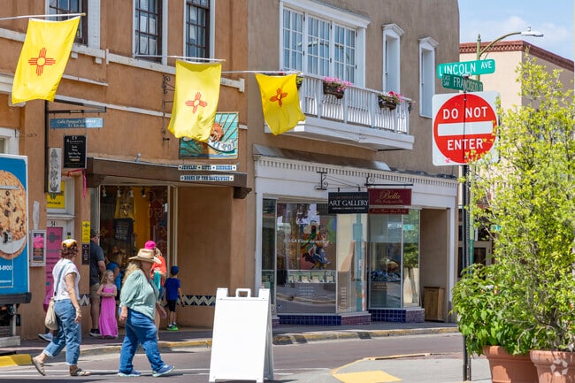 People enjoy the many options for food and shopping in Downtown Santa Fe near Arroyo Chamiso.