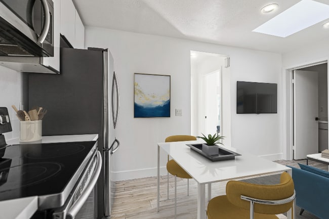 850 N Van Ness Ave unit 2, Santa Ana, CA 92701 - photo 4