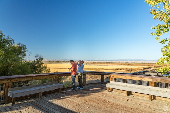 Sacramento National Wildlife Refuge offers bird‑watching opportunities.