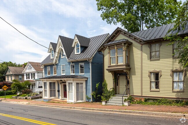 Historic colonial homes line the street in Downtown Leesburg.