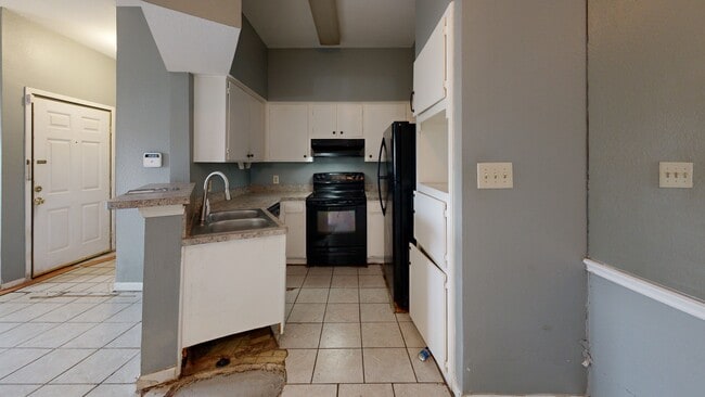 2626 Holly Hall St unit 403, Houston, TX 77054 - photo 2