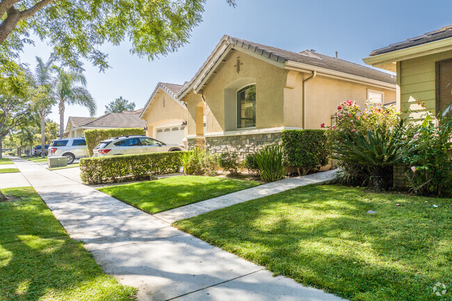 You can find a mix of single story and two story homes in the West Village neighborhood.