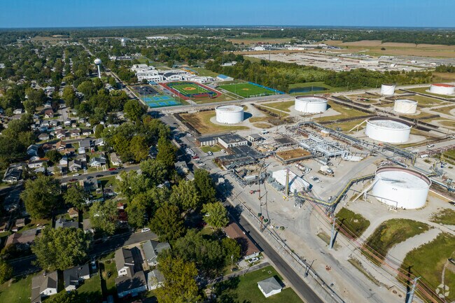 The local oil refineries are a large source of jobs for the residents of Roxana.