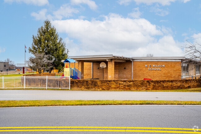 The student-teacher ratio at W E Wilson Elementary is 18:1.