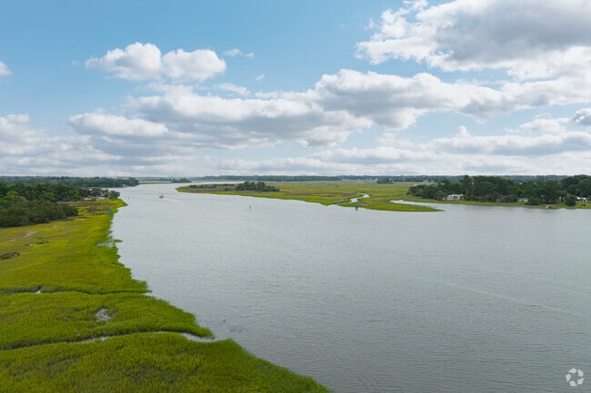 Avondale is located adjacent to the Wilington River.