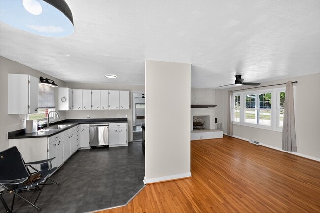 1580 N Honeycutt St, Benson, NC 27504 - photo 7