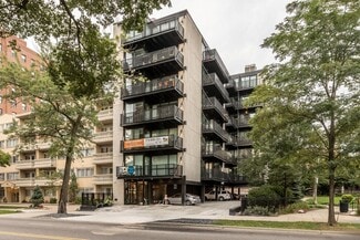 5910 N Sheridan Rd, Chicago, IL 60660