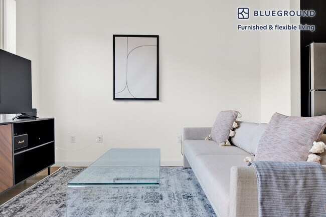 333 Great River Rd unit FL3-ID534, Somerville, MA 02145 - photo 3