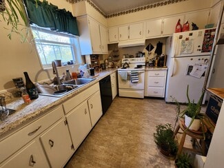 172 Bolling Dr, Bangor, ME 04401