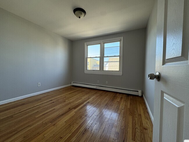 188 Lembeck Ave unit 3, Jersey City, NJ 07305 - photo 5