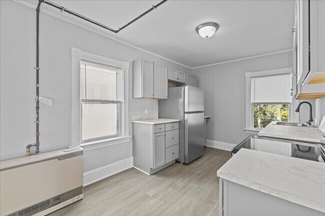 410 St Paul St unit 2, Burlington, VT 05401 - photo 3