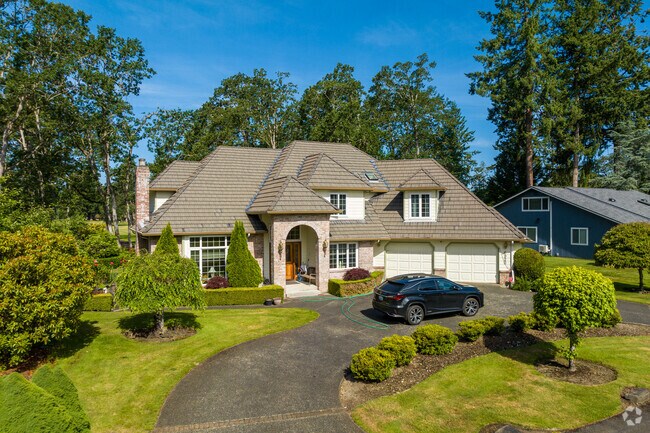 Spacious single‑family homes are common throughout University Place.