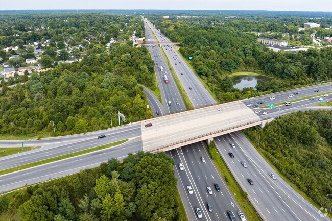 Many residents commute from Grovehurst to DC.
