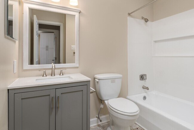 Mendenhall Square, Greensboro, NC 27403 - photo 3