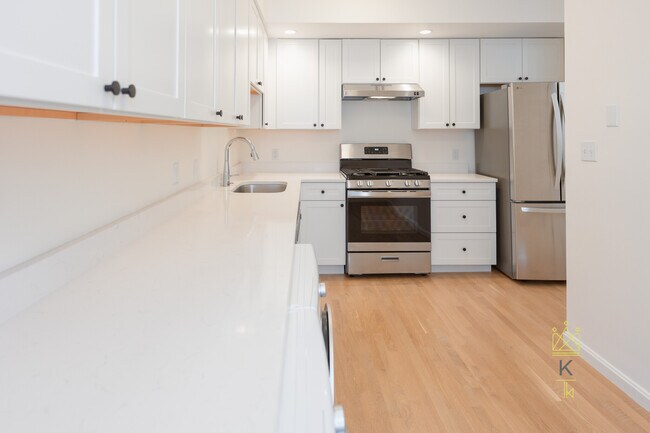 5 Davis Ave unit 6, Brookline, MA 02445 - photo 2