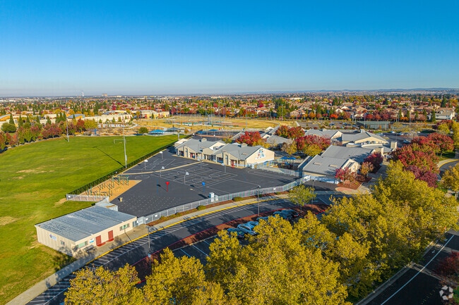 Thomas Jefferson Elementary School has plenty of amenities for kids at recess.
