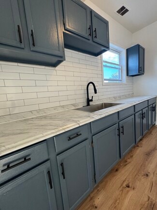 647 W 48th Place Unit 2, Chicago, IL 60609