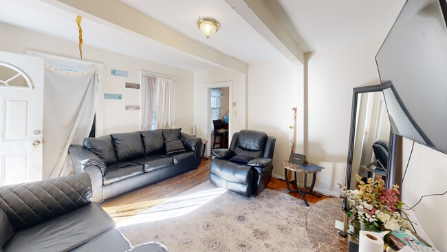 136 Lakeview Ave unit 2, Syracuse, NY 13204 - photo 3