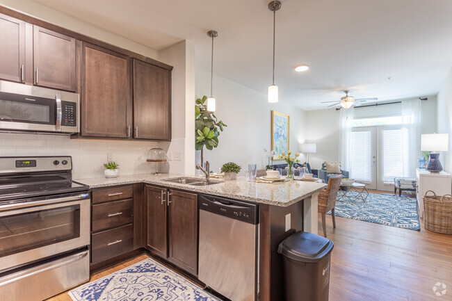 2BR, 2BA - 1050SF Bluewater - Living Area