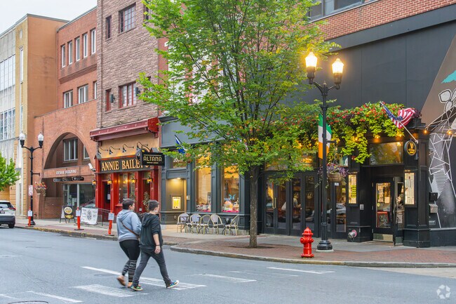 E King St is a restaurant and shopping hub within walking distance of Conestoga Woods.