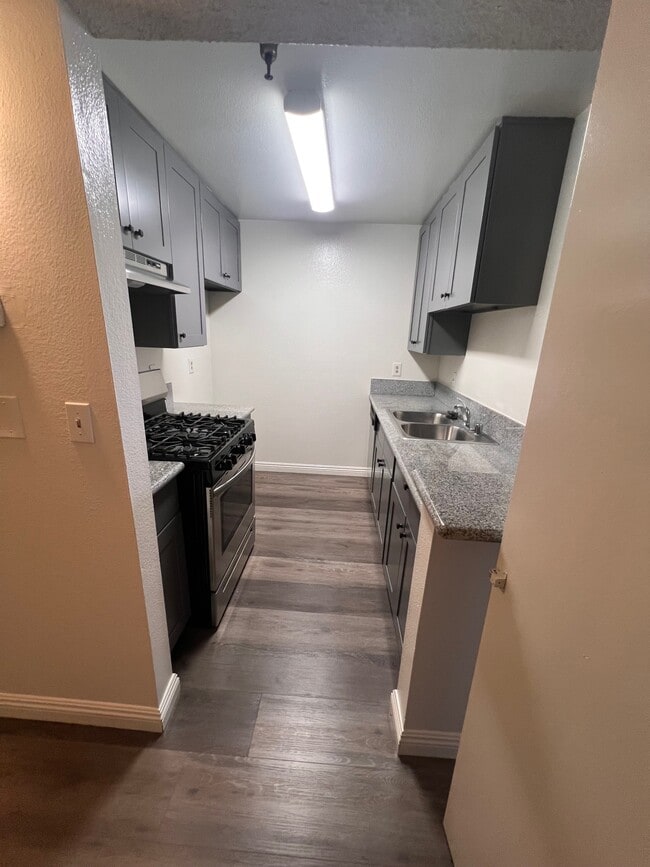 1791 Sycamore Ave N unit 304, Los Angeles, CA 90028 - photo 4