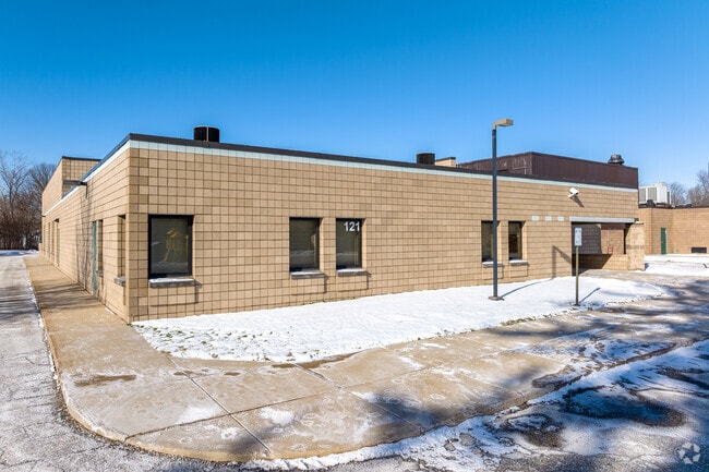 Gearing Elementary School, Campus Overview.
