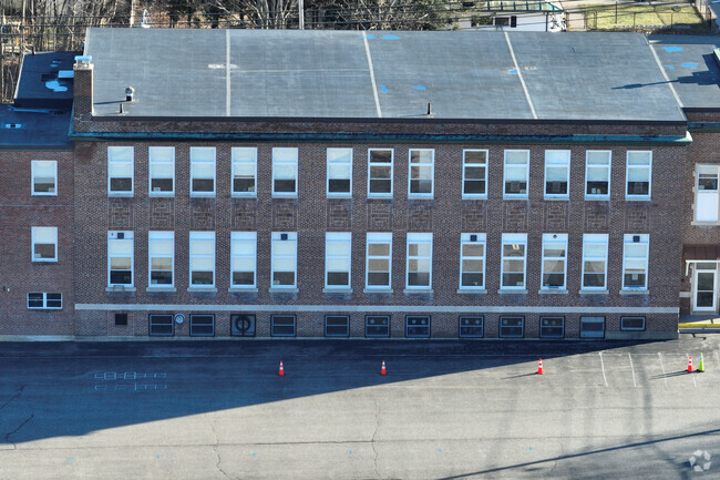St Thomas Consolidated School is accredited by the New England Association of Schools.