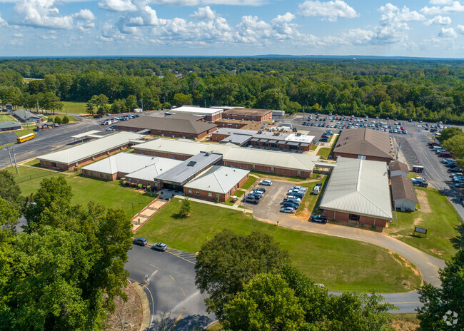 Stanhope Elmore High School is located at 4300 Main St, Millbrook, AL 36054.