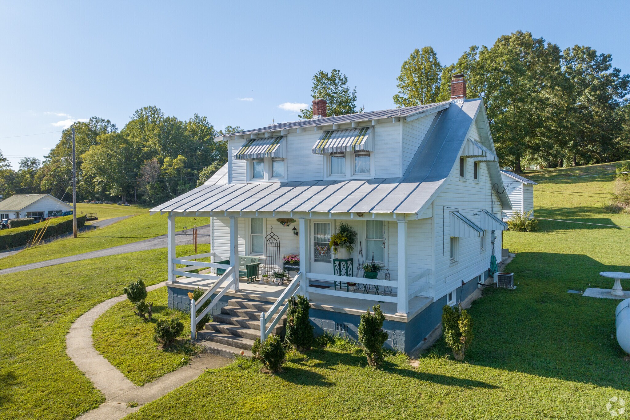 Many homes in Shipman have large covered front porches.