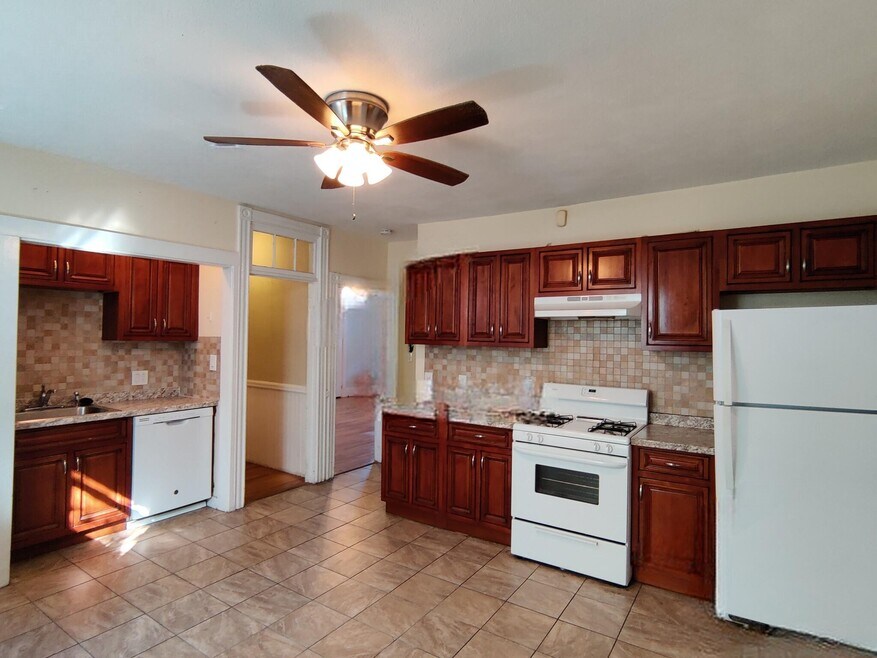 234 Cypress St unit 1, Brookline, MA 02445 - photo 1