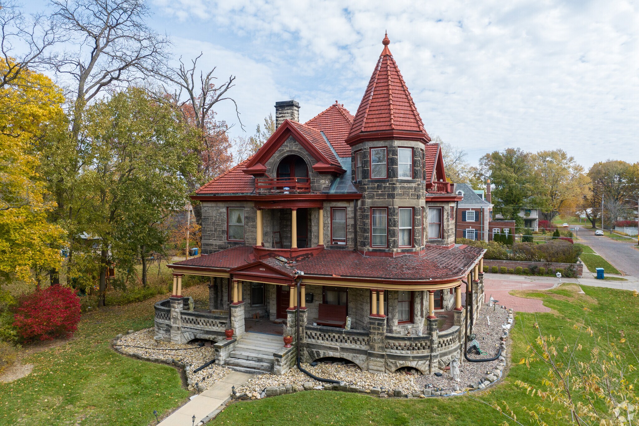 The John Looney House is one of Broadway's many historic homes and a historic landmark.