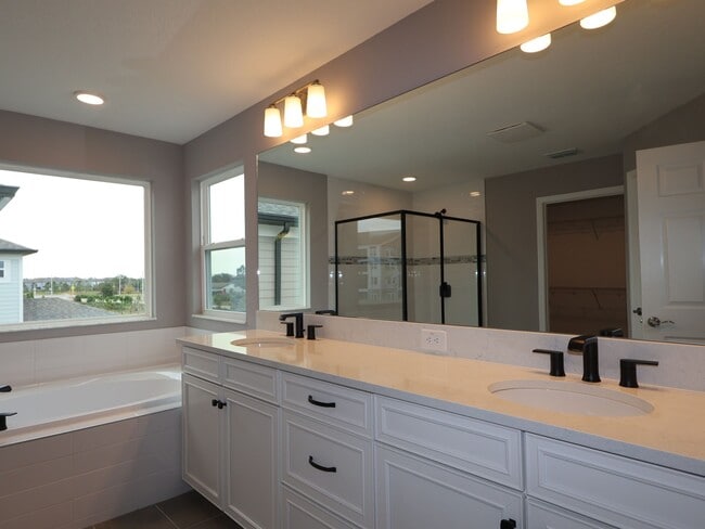 31316 Pendleton Landing Cir, Wesley Chapel, FL 33545 - photo 3