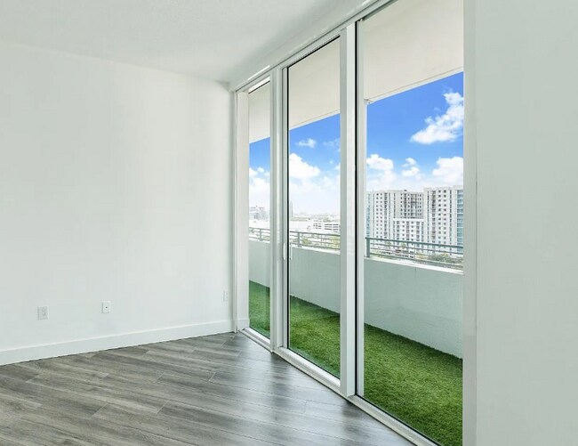 City 24 Condos unit 908, Miami, FL 33137 - photo 7