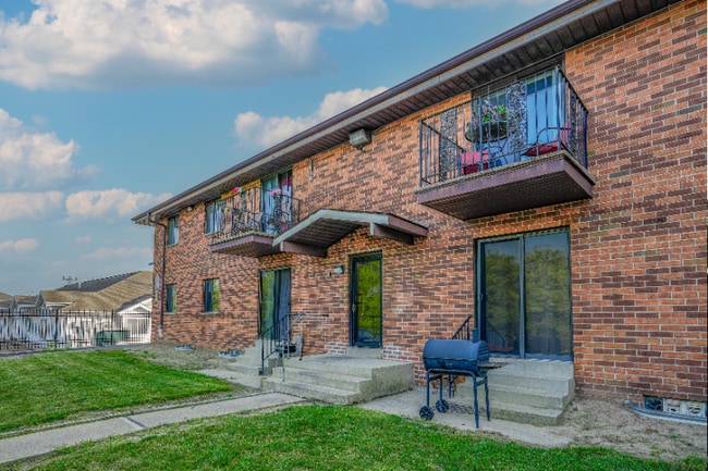 7512 N Granville Rd unit 104, Milwaukee, WI 53224 - photo 6