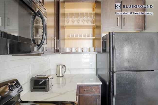 305 10th St S unit FL3-ID581, Arlington, VA 22202 - photo 7