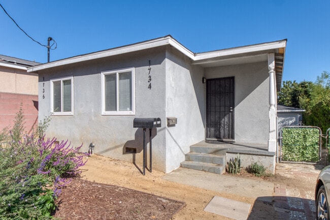 1734 Eudora Ave, Wilmington, CA 90744 - photo 2